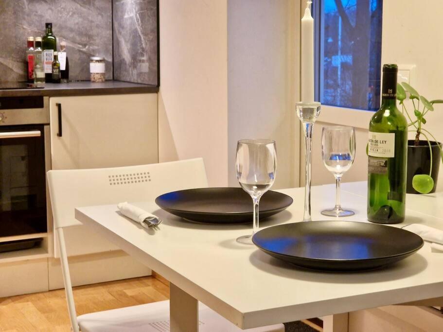 Apartment 2 Bedrooms & Jacuzzi Apartment! Stockholm