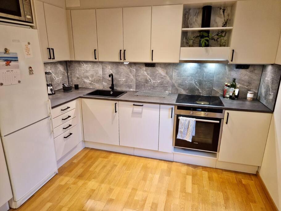 Apartment 2 Bedrooms & Jacuzzi Apartment! Stockholm