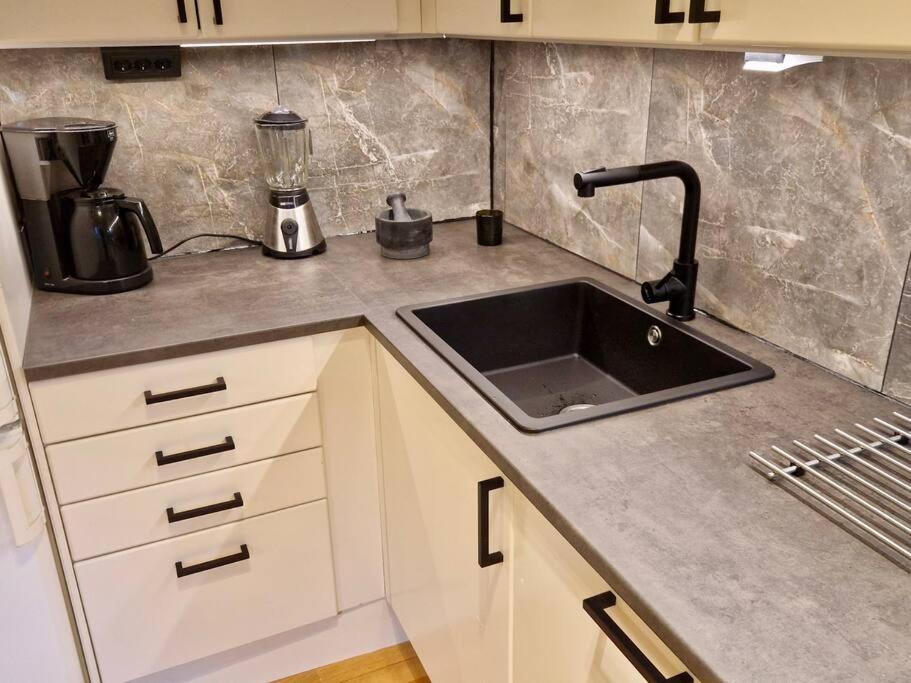 Apartment 2 Bedrooms & Jacuzzi Apartment!