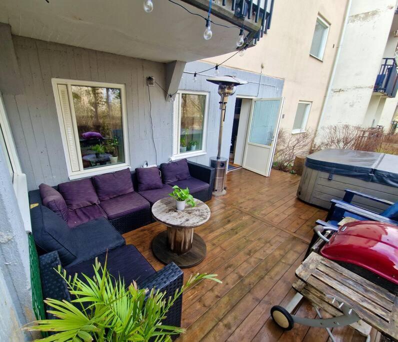2 Bedrooms & Jacuzzi Apartment!