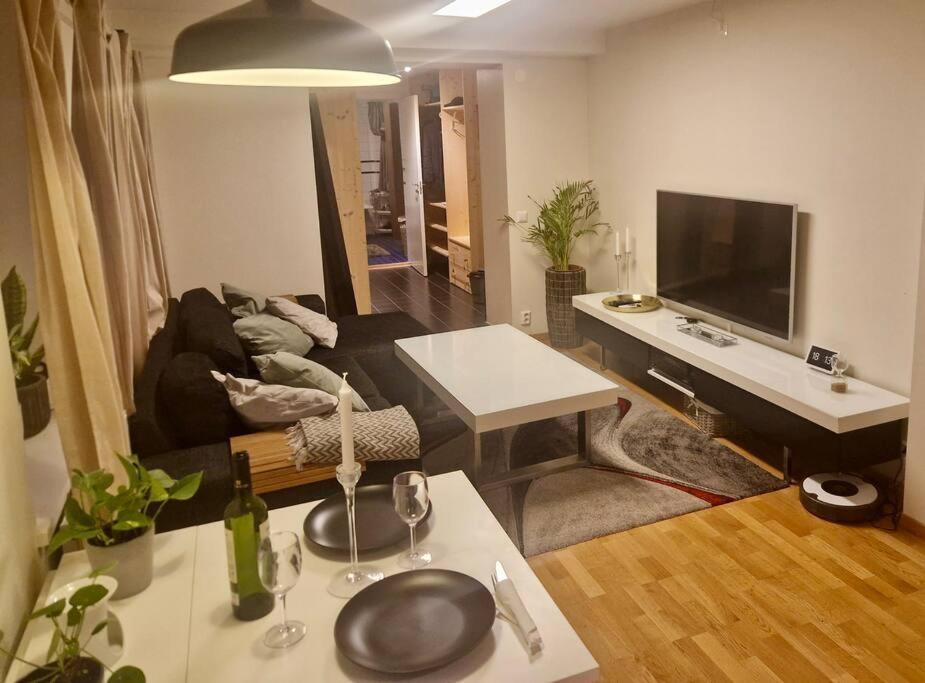 2 Bedrooms & Jacuzzi Apartment! Apartment